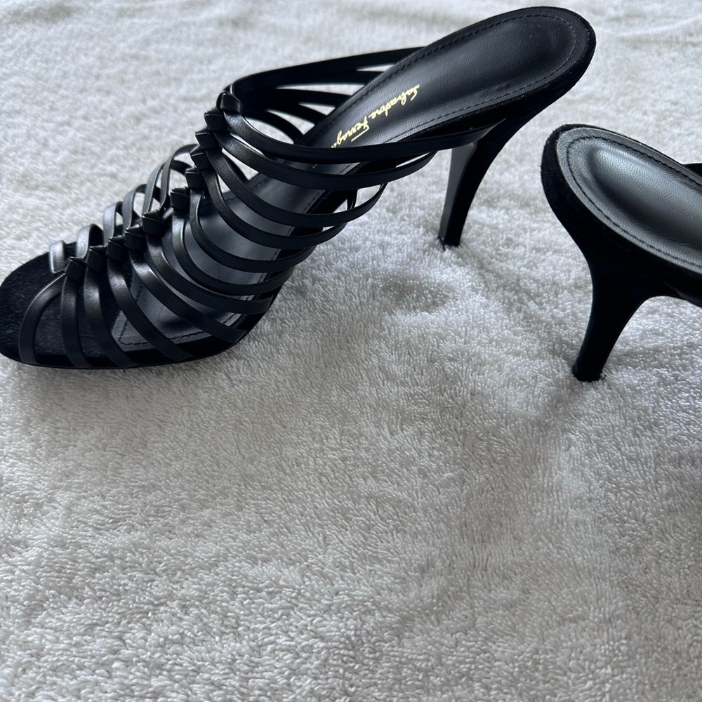 Ferragamo Black Leather Knotted Strappy Mules with Suede Heels Women’s 8-1/2 - Picture 6 of 6